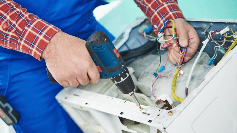 Kula Mitsubishi Mitsubishi çamaşır makinesi kart tamiri – Su almama arızası orijinal parça ile giderildi. - Teknik servis örneği